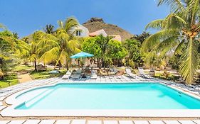 Lakaz Del Sol - Modern And Elegant Apartments With Luxurious Garden, Pool And Barbecue Area - Tourism Permit Certified